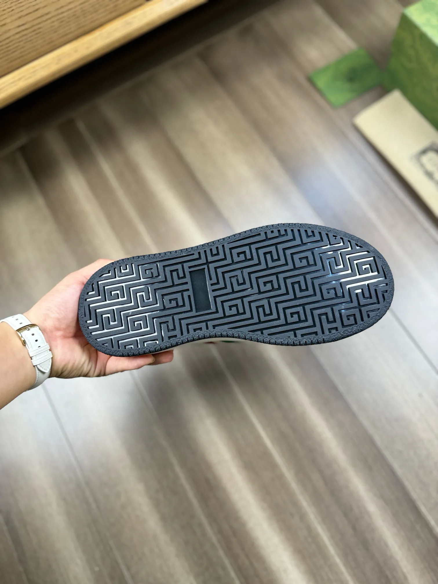 [Gucci] Gucci men's shoes 💰820💰 - High-end quality original order - Upper: 🔝Imported Nappa calfskin·Brand high mercerized cloth·Brand webbing -Inner: water-dyed cowhide, -Outsole: ultra-light T men's shoes💰U foam. Rubber; two-color molded outsole -Ultra-high quality control·Fine workmanship: highlighted (high-end·luxury·grade) -Size: 38-44 (45, can be customized)